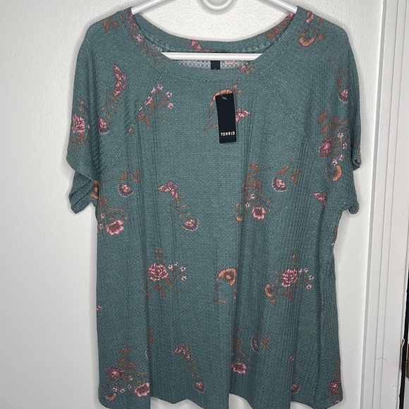 TORRID CREW TEE - WAFFLE-KNIT FLORAL PINE GREEN - Picture 4 of 8